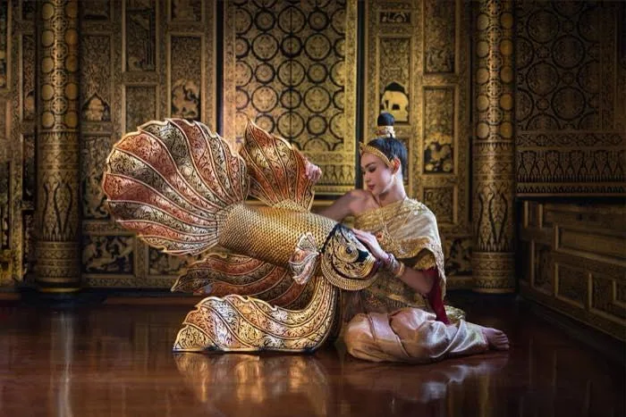 ภาพบุคคลในชุดไทย