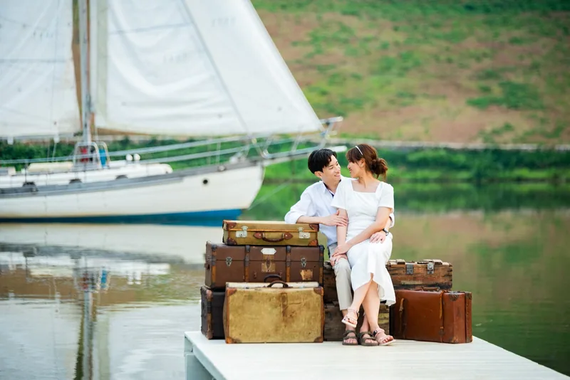 เรือใบกับกระเป๋าเดินทาง