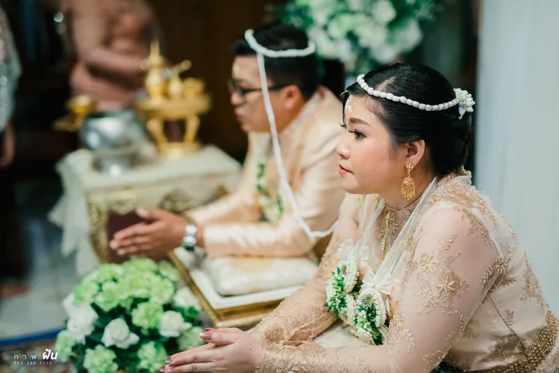 เจ้าสาวชุดไทยกับมงกุฎดอกไม้